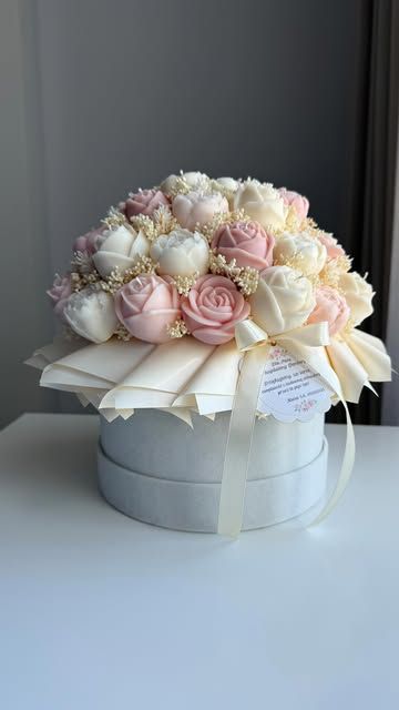 Rosé Elegance scented candle bouquet